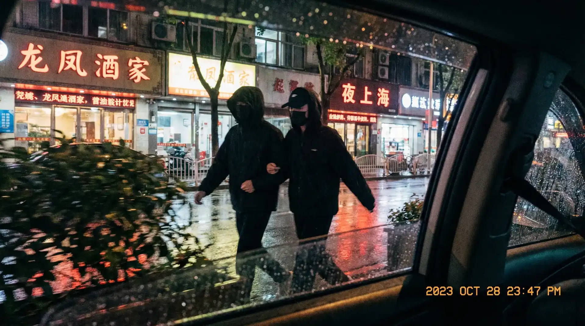 我在开会他在下添的好爽口述 - 顶流明星深夜密会现场抓拍照片